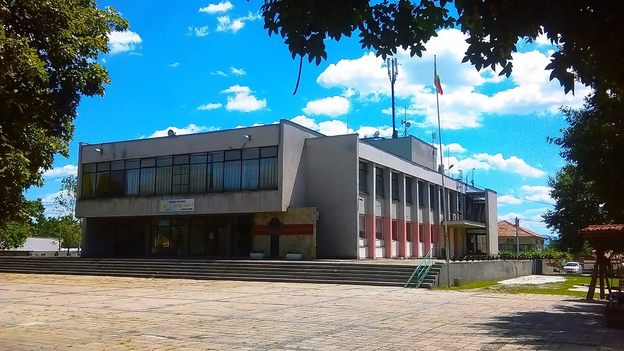 Photo showing: Lycaeum in Graf Ignatievo, Maritsa Municipality, southern Bulgaria.