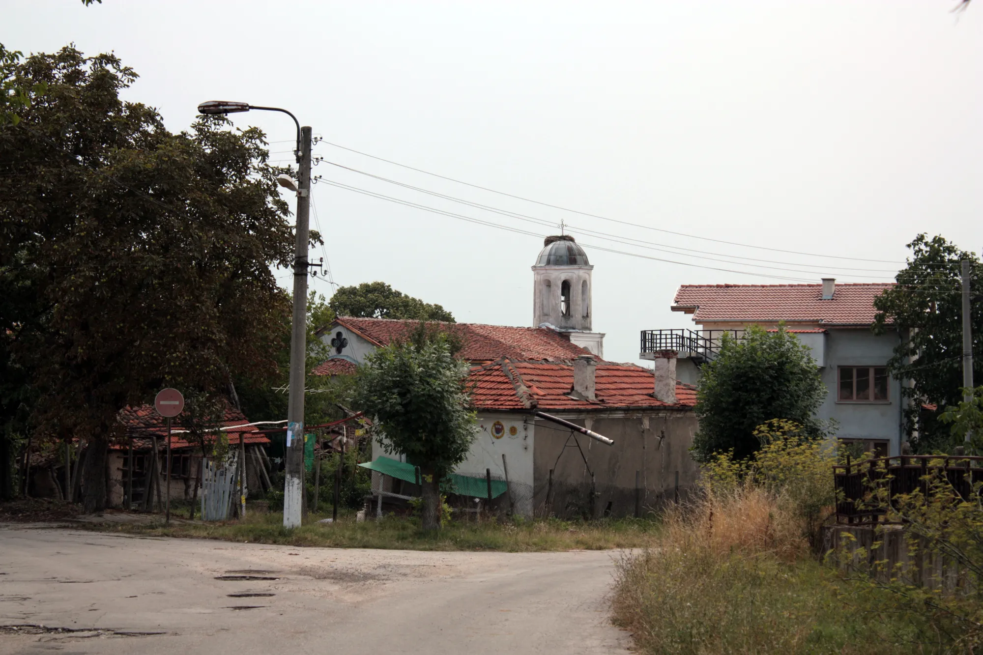 Photo showing: A street in Smilets village, Bulgaria