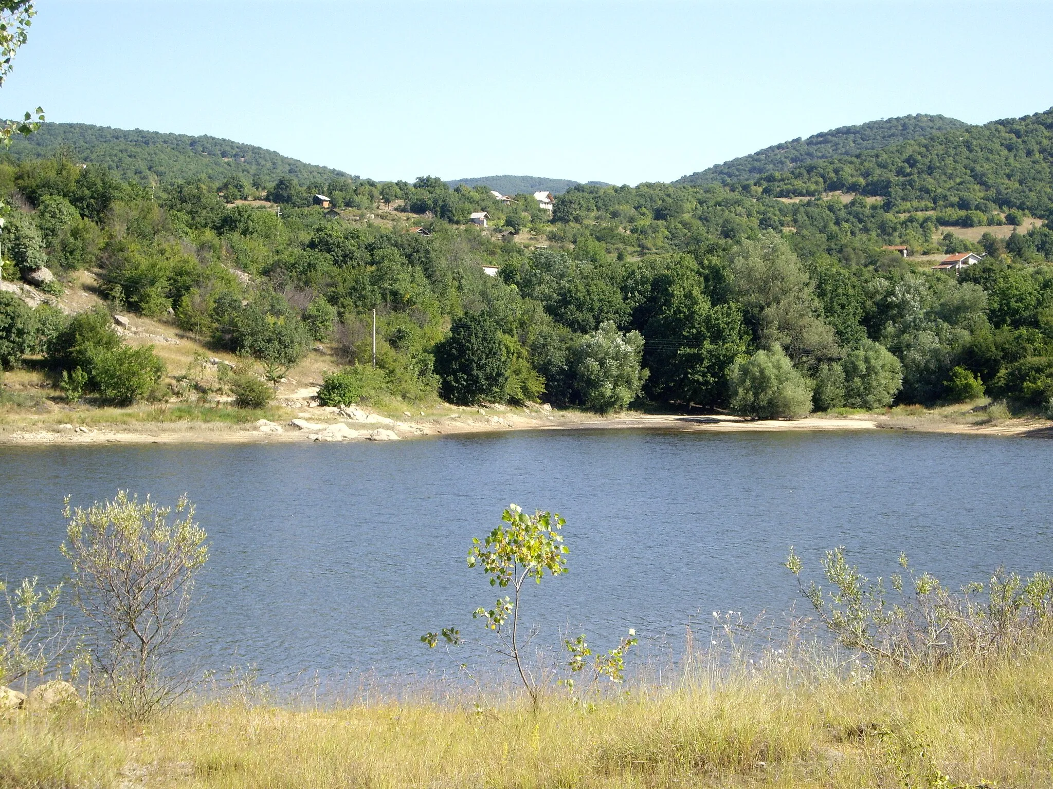 Photo showing: View of Dundukovo dam and the surrounding hills of Sredna Gora in Central Bulgaria