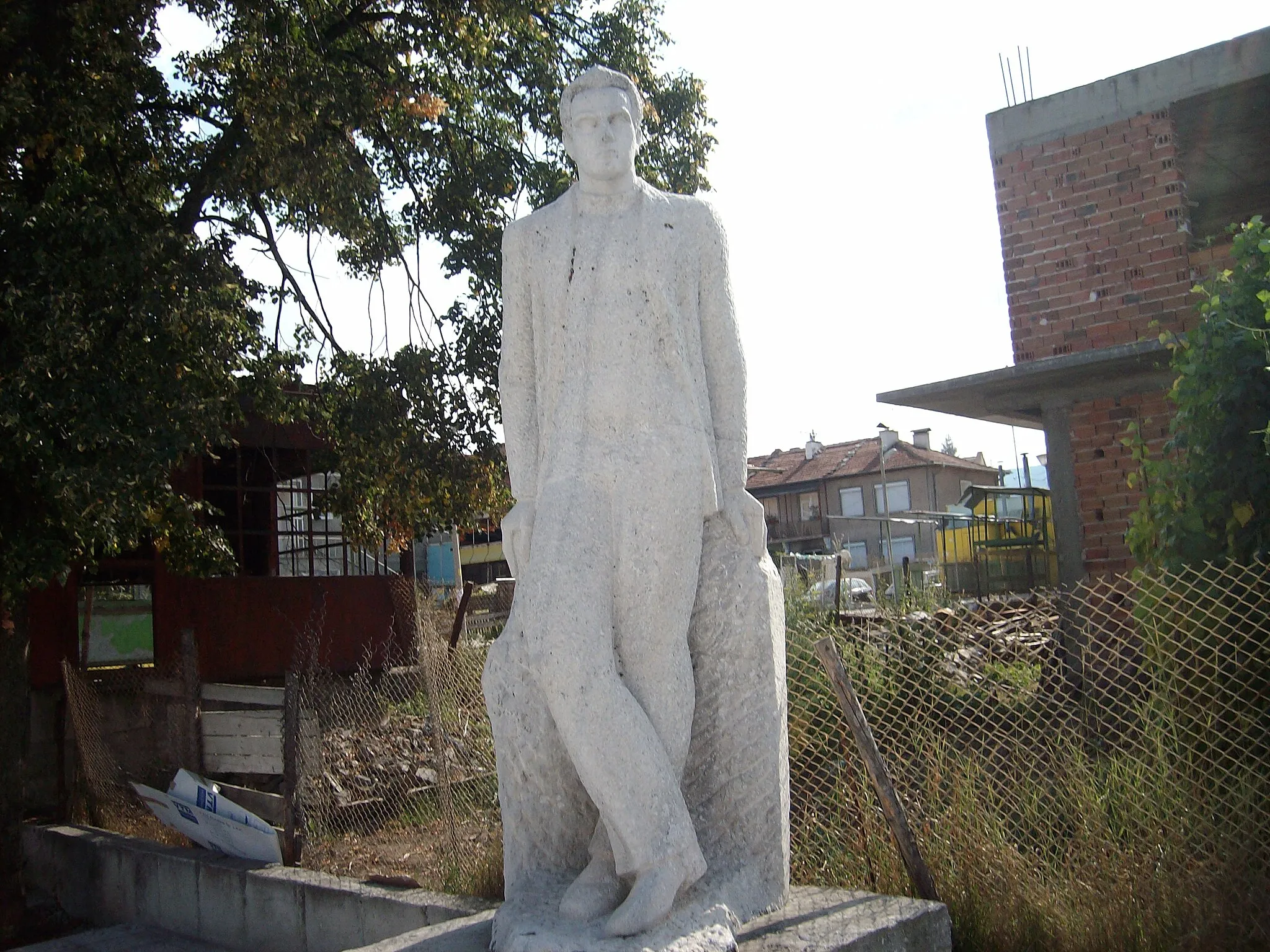 Photo showing: The monument of Trendafil Balinov