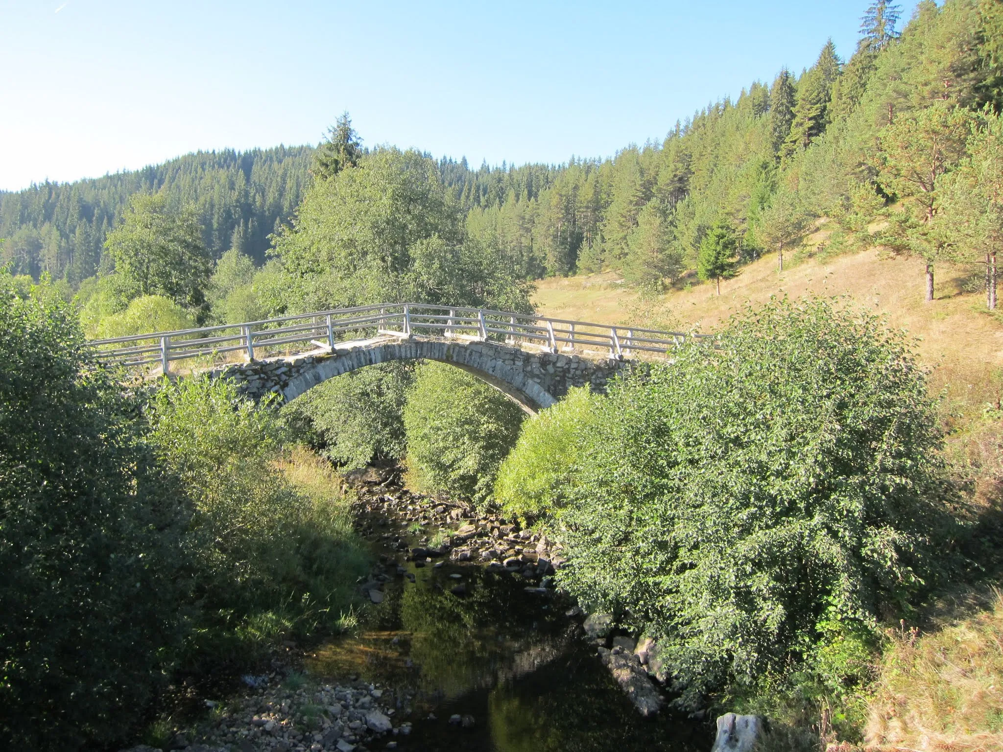 Photo showing: Kemerov Bridge. Delicate Roman Stone Arch Bridge, Amazingly Still Standing Hundreds of Years