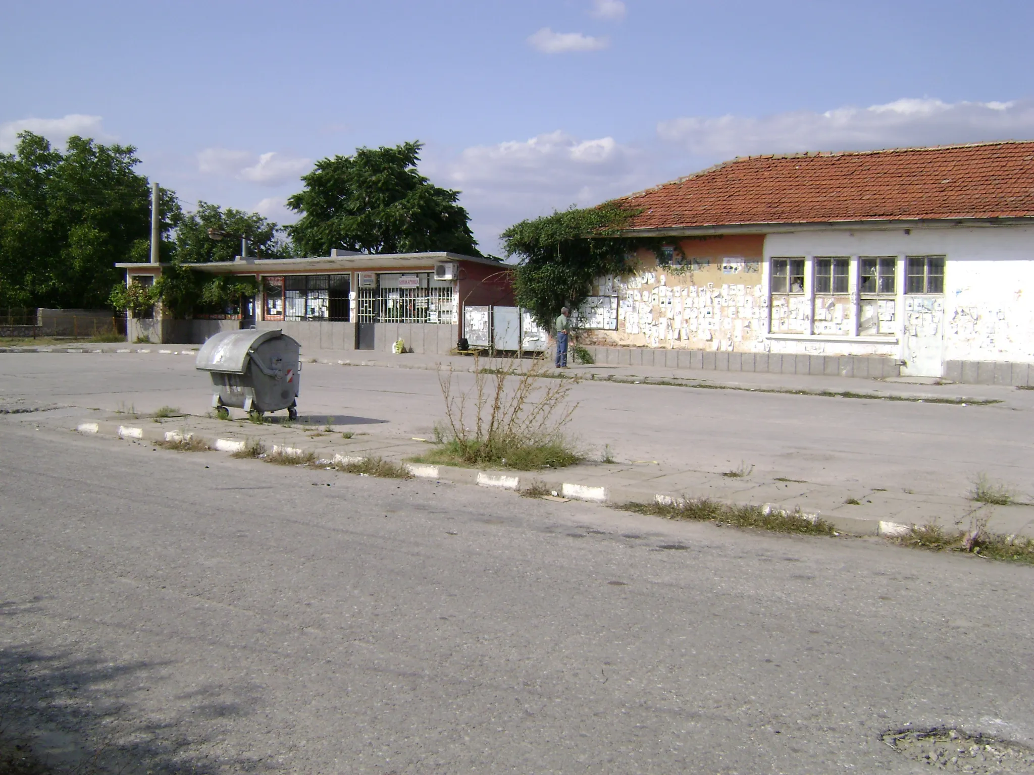 Photo showing: Bus station - Tsalapitsa, Bulgaria