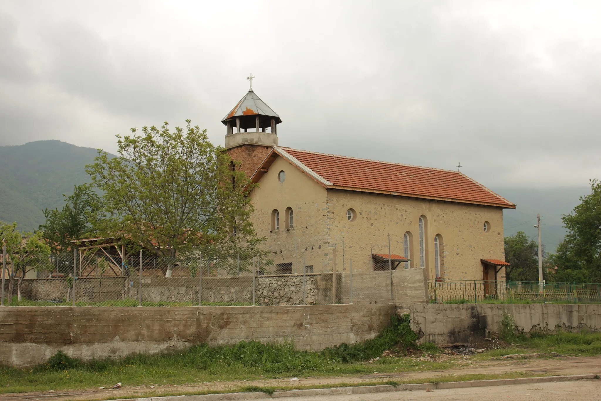 Photo showing: Karnare Saint George church