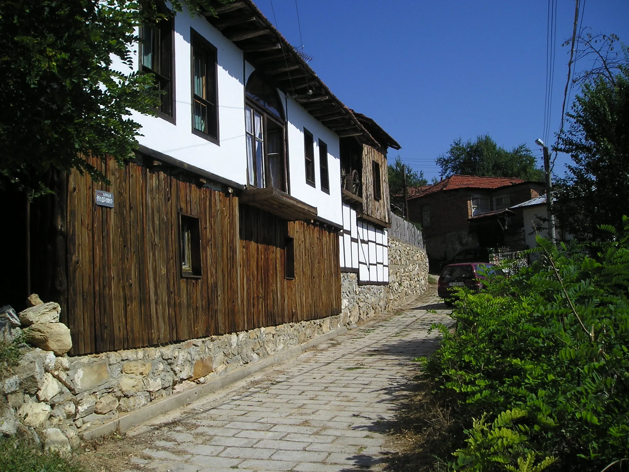 Photo showing: Houses in village Mrachenik, Bulgaria