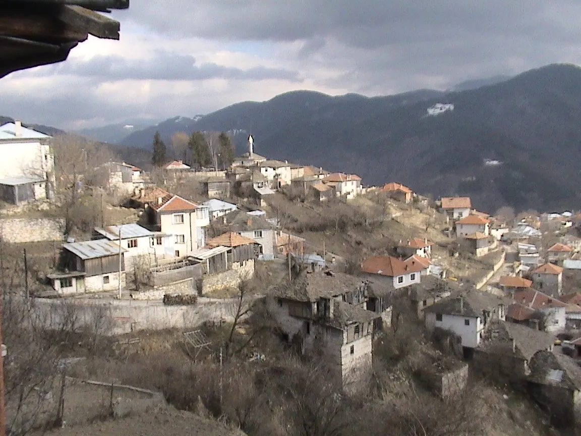 Photo showing: View of the village of Beden.