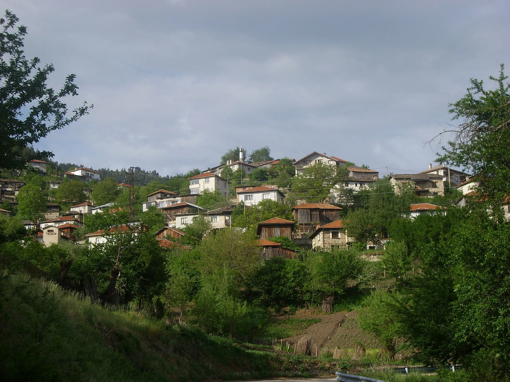Photo showing: View of the village of Beden.
