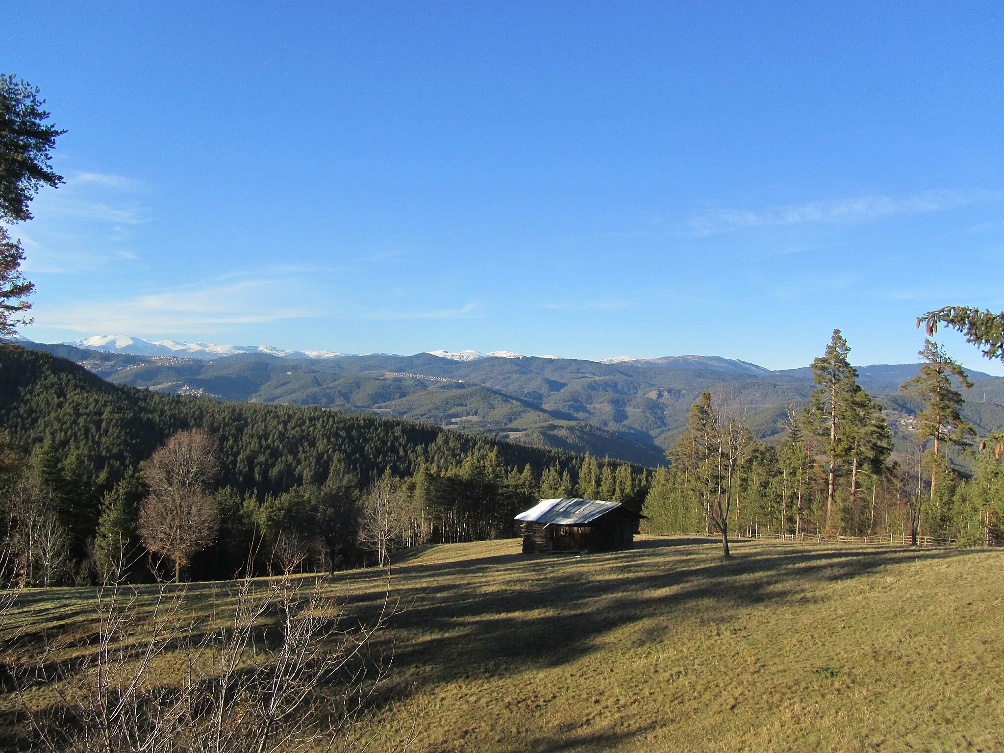 Photo showing: A view from Magerovo showing the villages Alendarovi, Sveta Petka, Dolna Dabeva and Vsemirtsi.