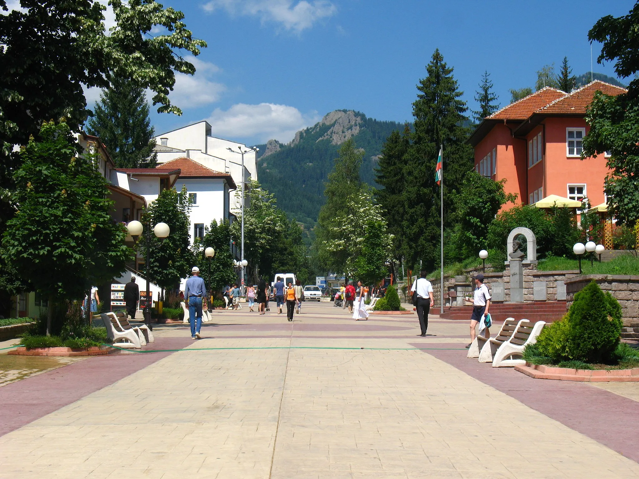 Photo showing: Saint Visarion Smolenski Church, Smolyan, Bulgaria. Църквата Свети Висарион Смоленски, Смолян, България.