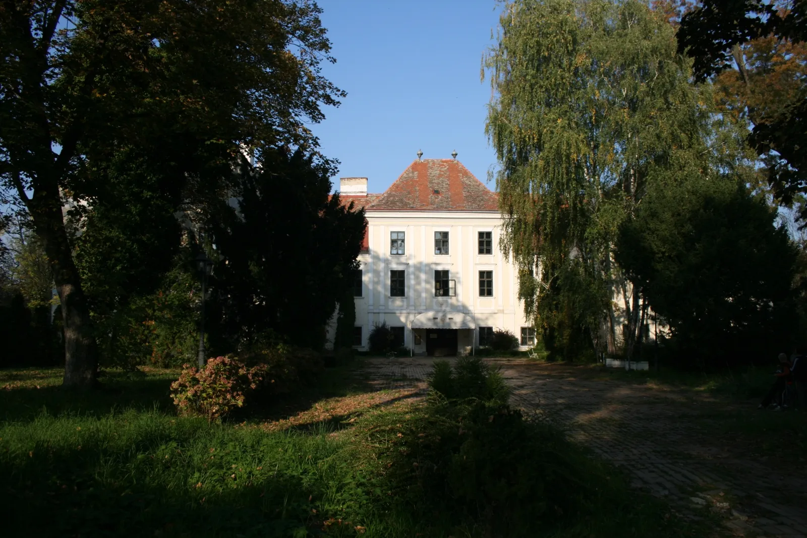Photo showing: Dvorac Brezovica s južne strane (ulaz)