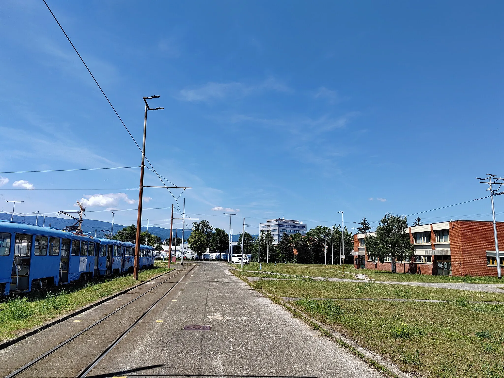 Photo showing: Inside the Dubrava tram depot.