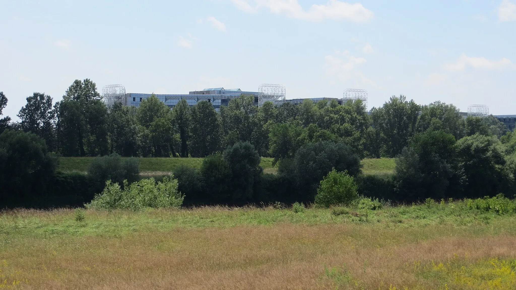 Photo showing: Blato University Hospital seen from across the Sava river.