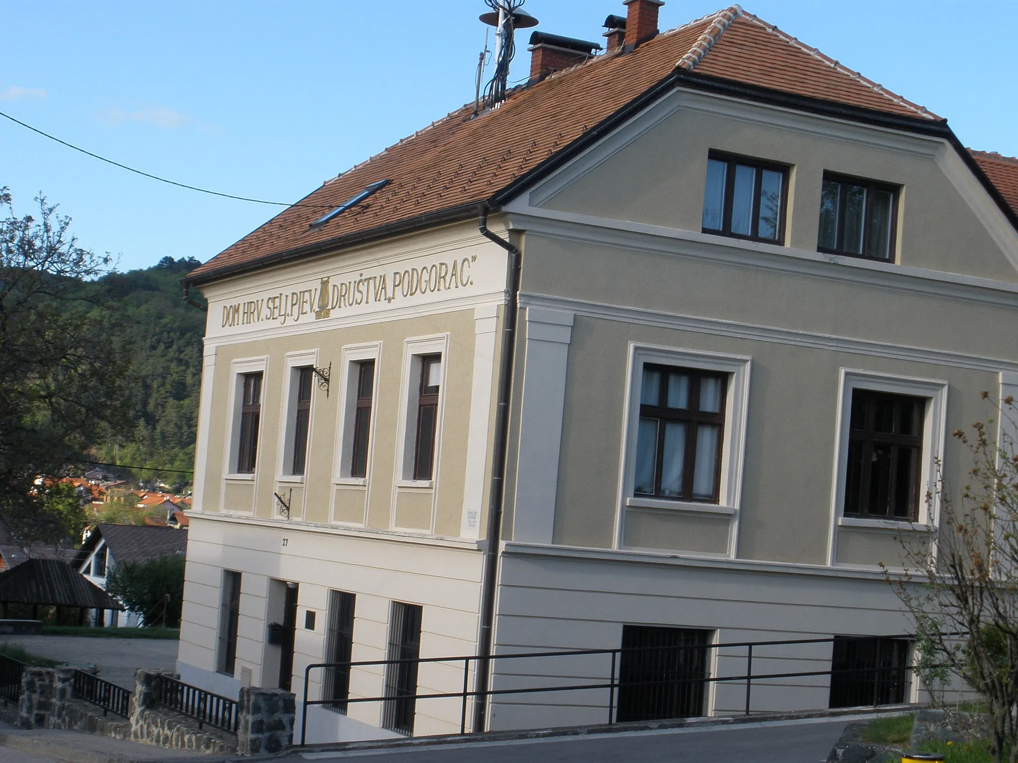 Photo showing: HSPD Podgorac building in Gračani.