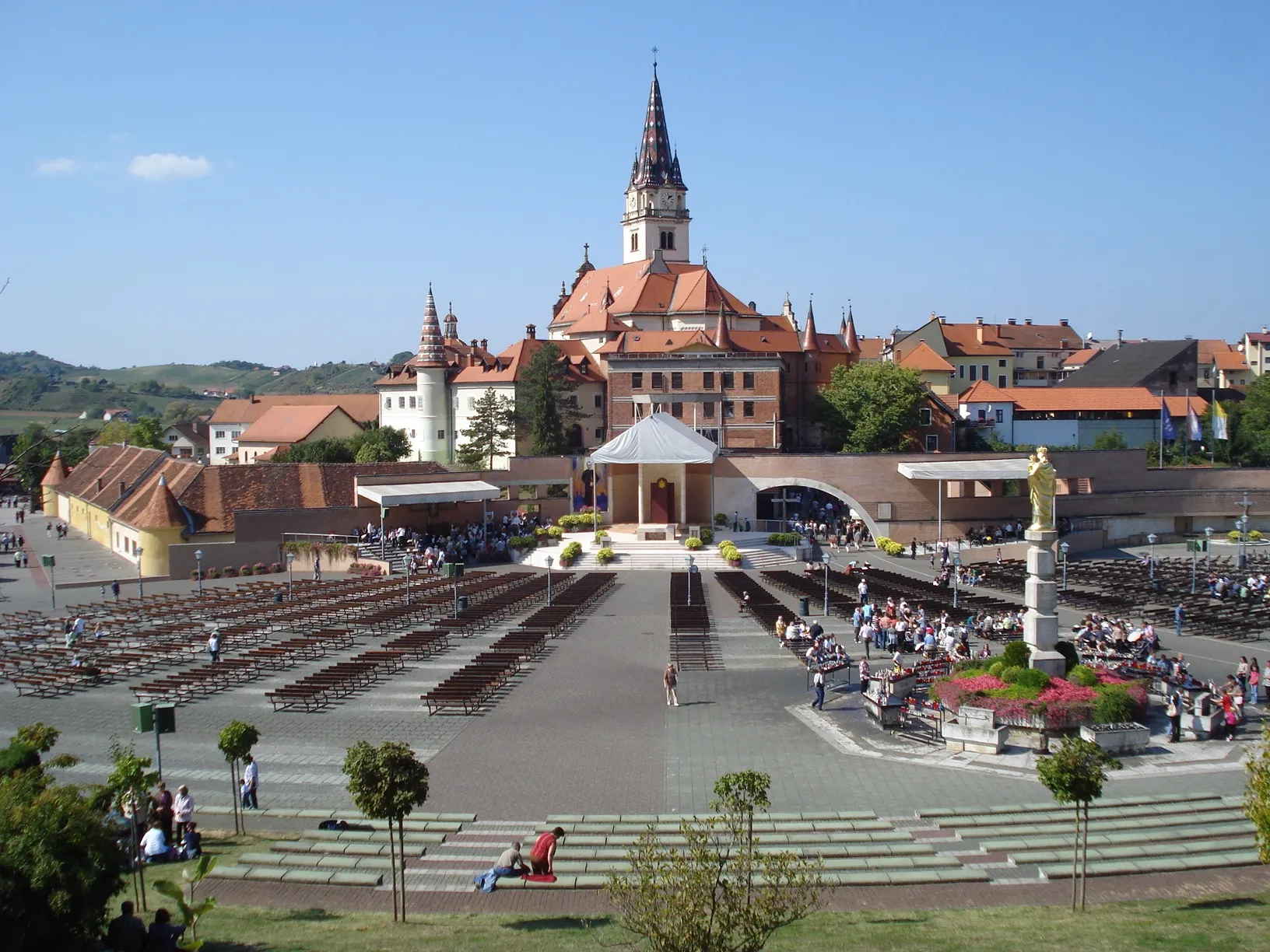 Photo showing: Marija Bistrica - Open-air Church of the Blessed Aloysius Stepinac facility (Croatia)