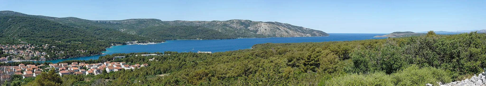 Photo showing: Panorama Starigradského zálivu z vyhlídky Glavica
