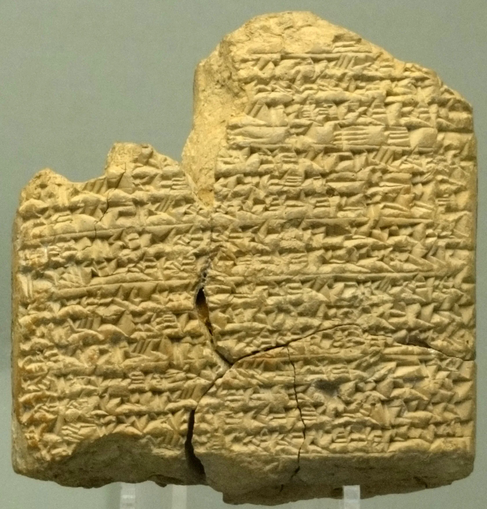 Photo showing: 600-500BC cuneiform tablet with instructions for dyeing wool. Found in Sippar, Neo-babylonian period.