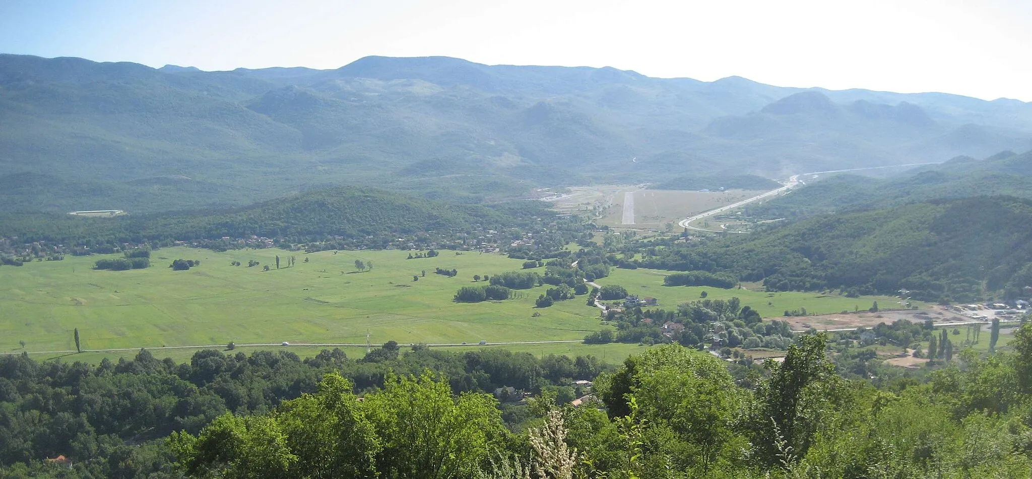 Photo showing: Grobnicko Polje, karst "field" ca. 6km north of Rijeka in Croatia