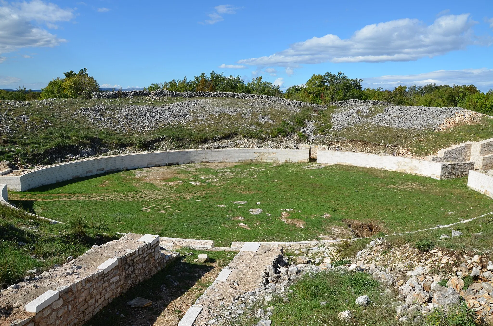 Photo showing: Amphitheatre, Burnum legionary camp, Dalmatia