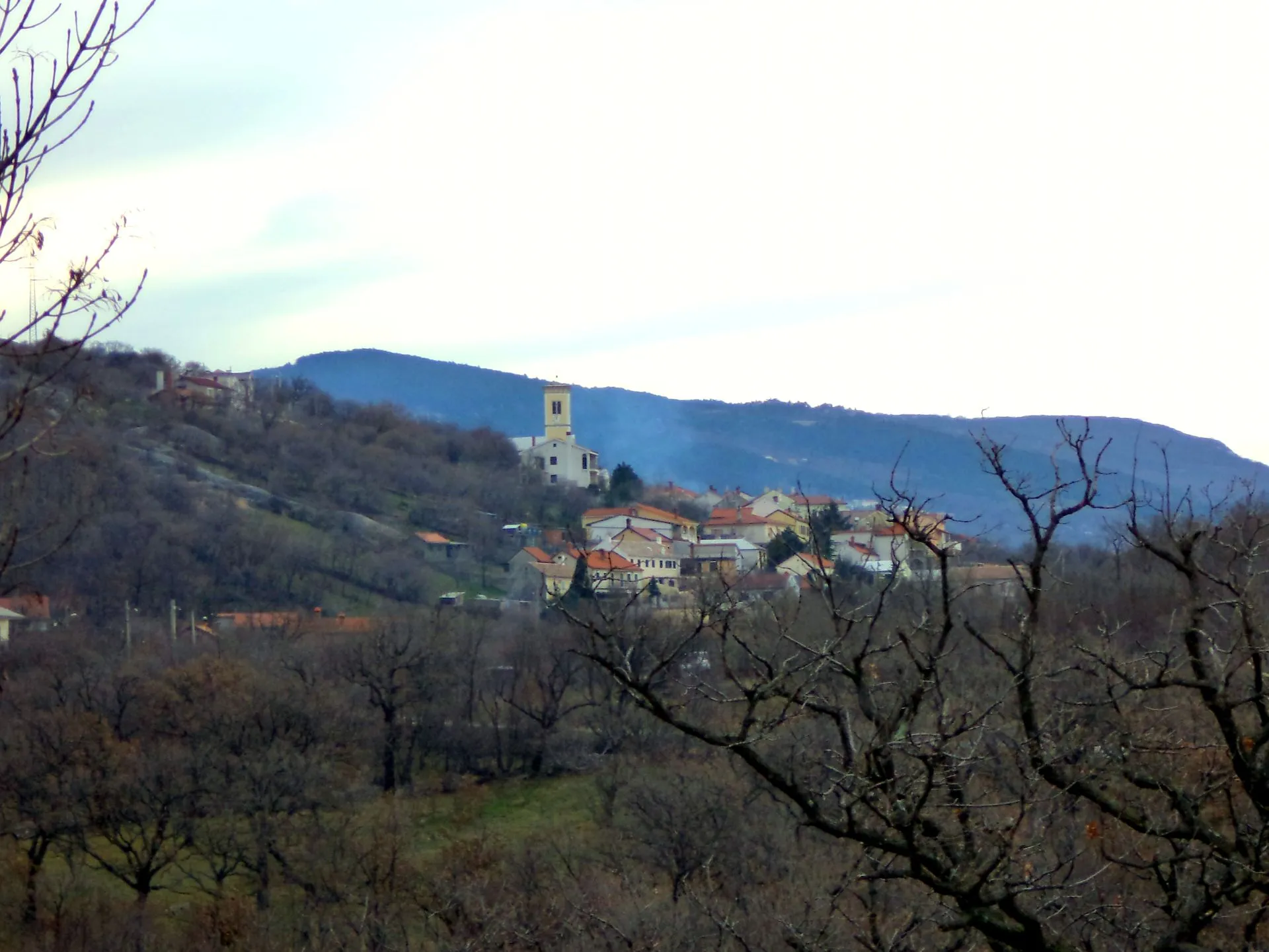 Photo showing: Church , Praputnjak - View from Krasica
