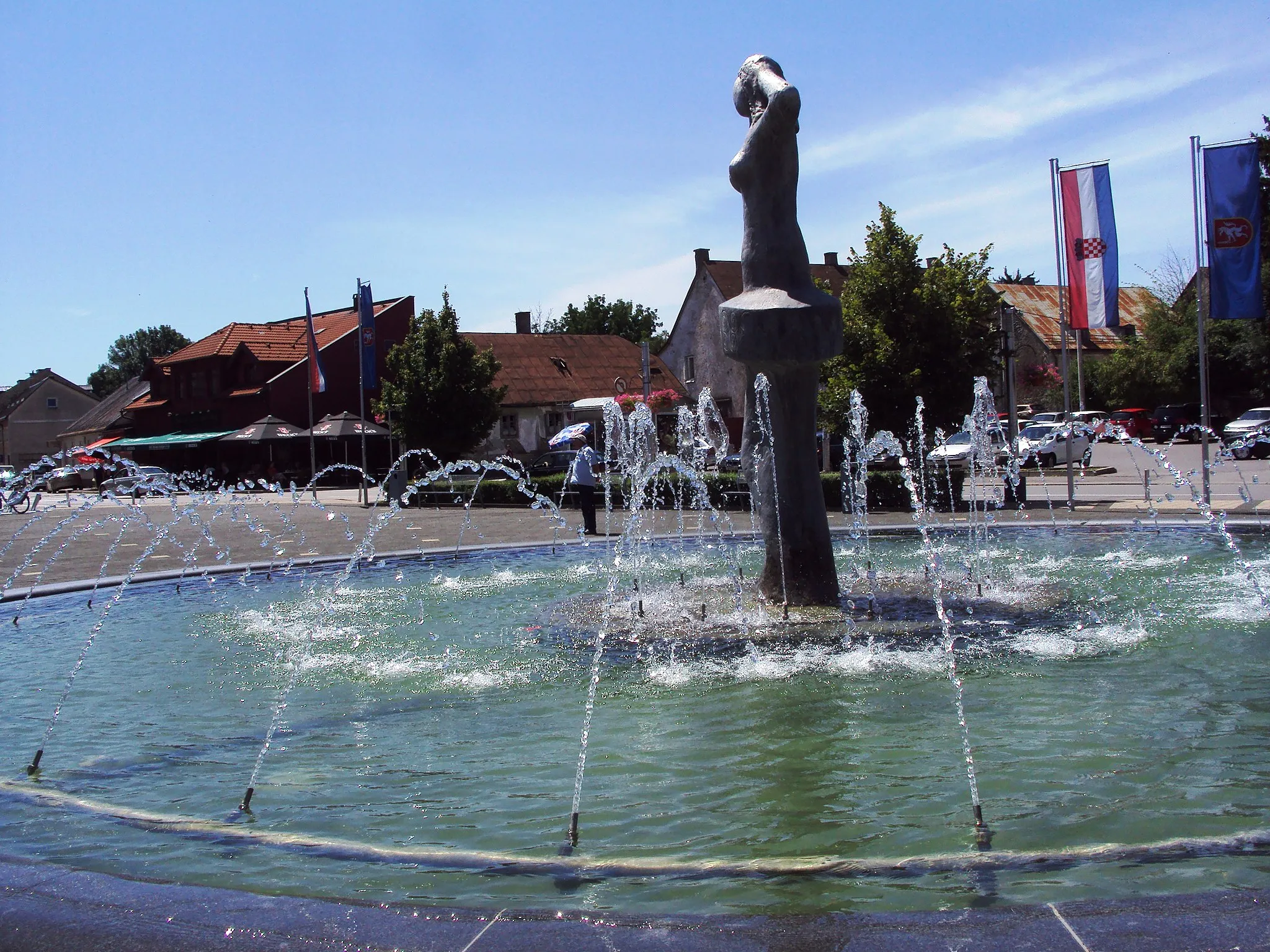 Photo showing: Fountain in Gospić, Croatia