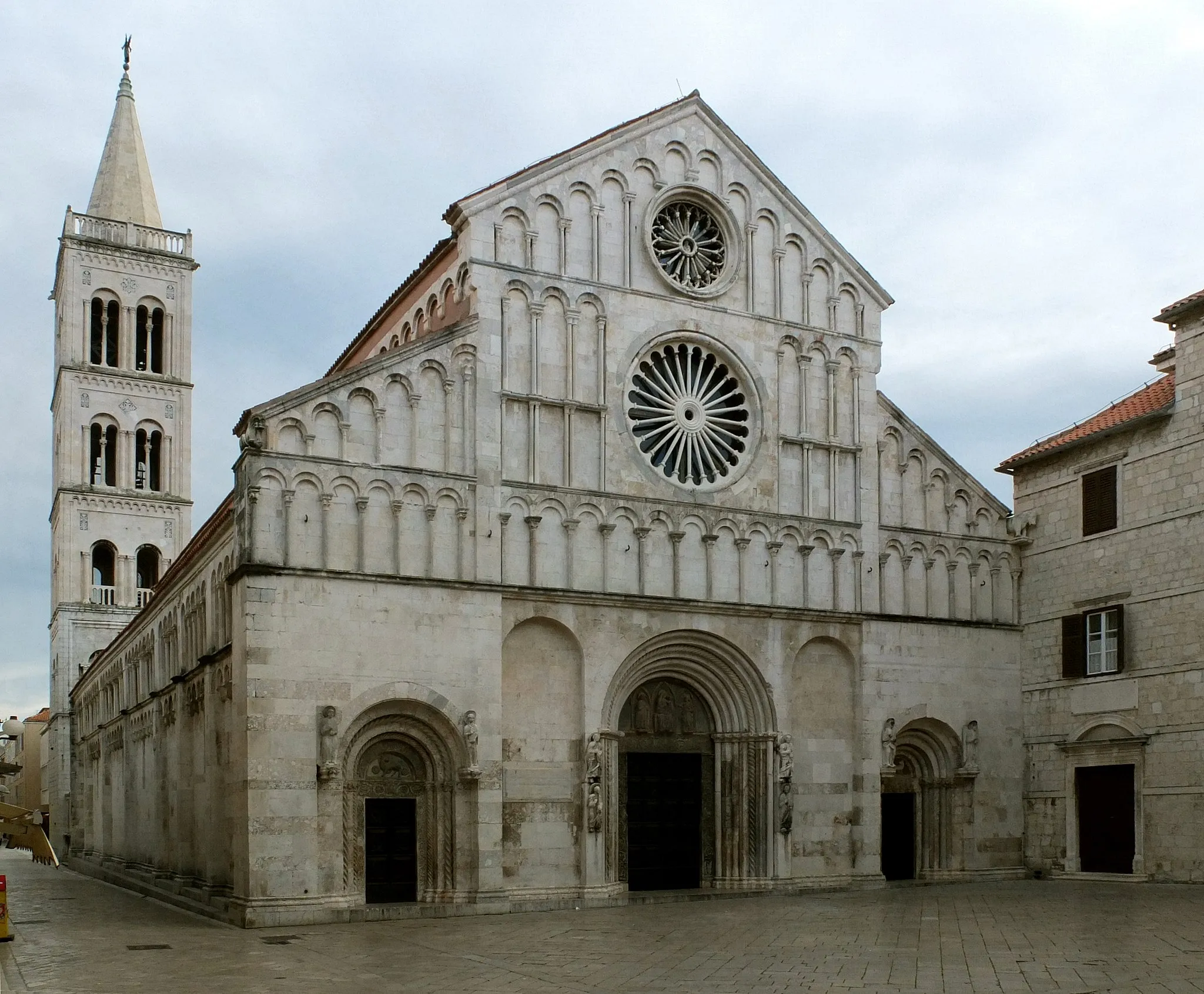 Photo showing: Zadar, Croatia: Cathedral of St. Anastasia (Croatian: Katedrala sv. Stošije, view from NNW)