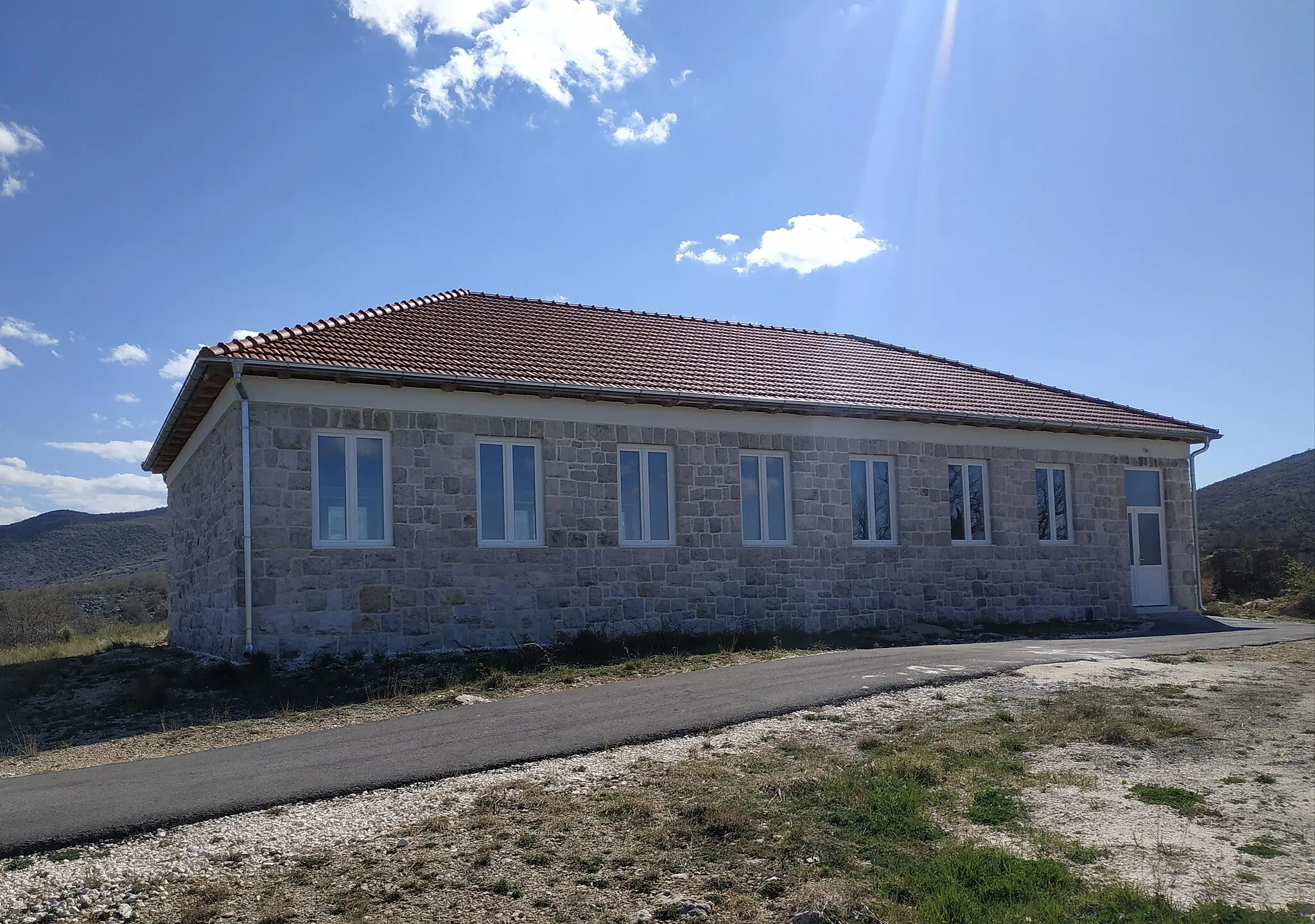 Photo showing: Društveni dom u Umljanovićima