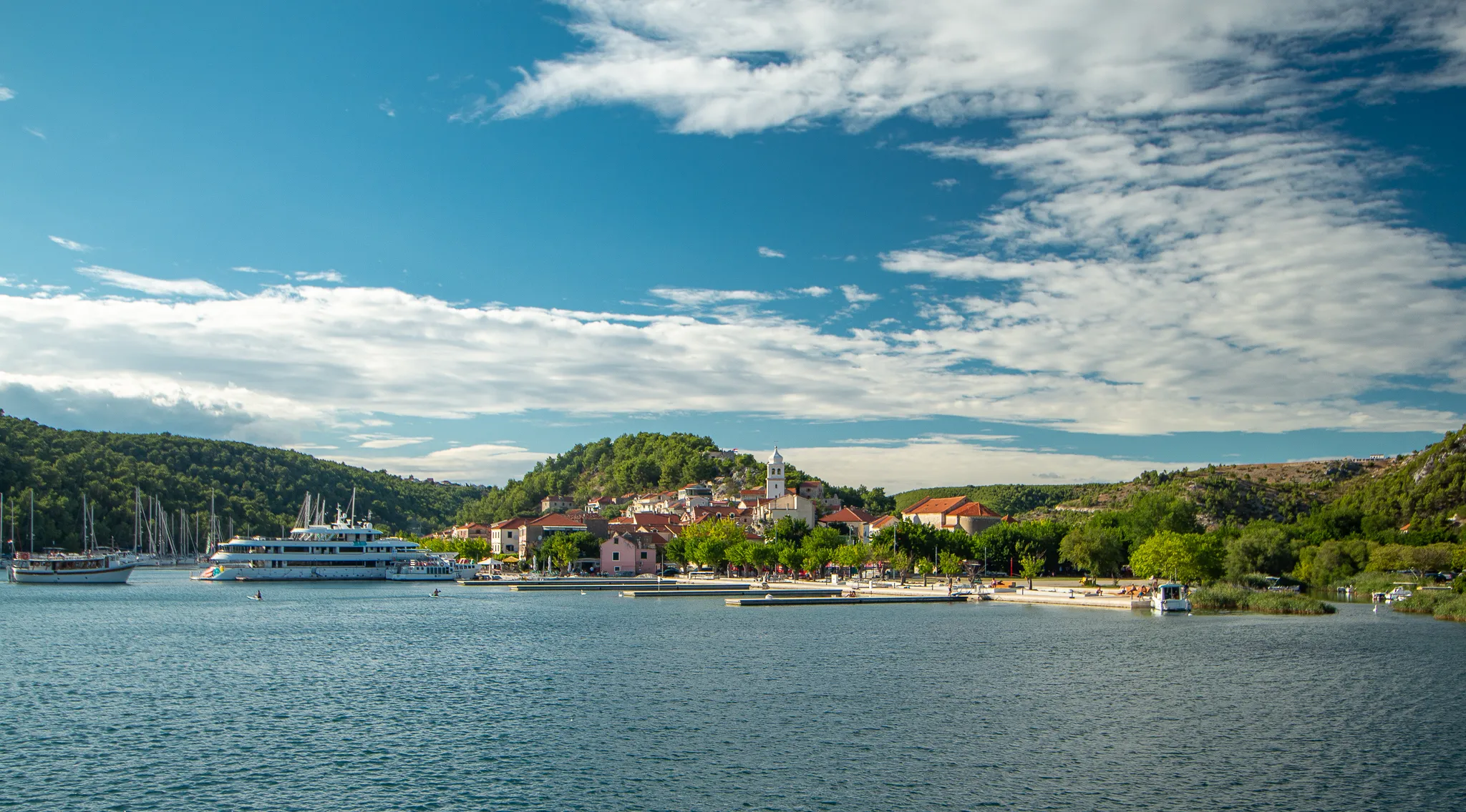 Photo showing: Skradin panorama města s přístavem