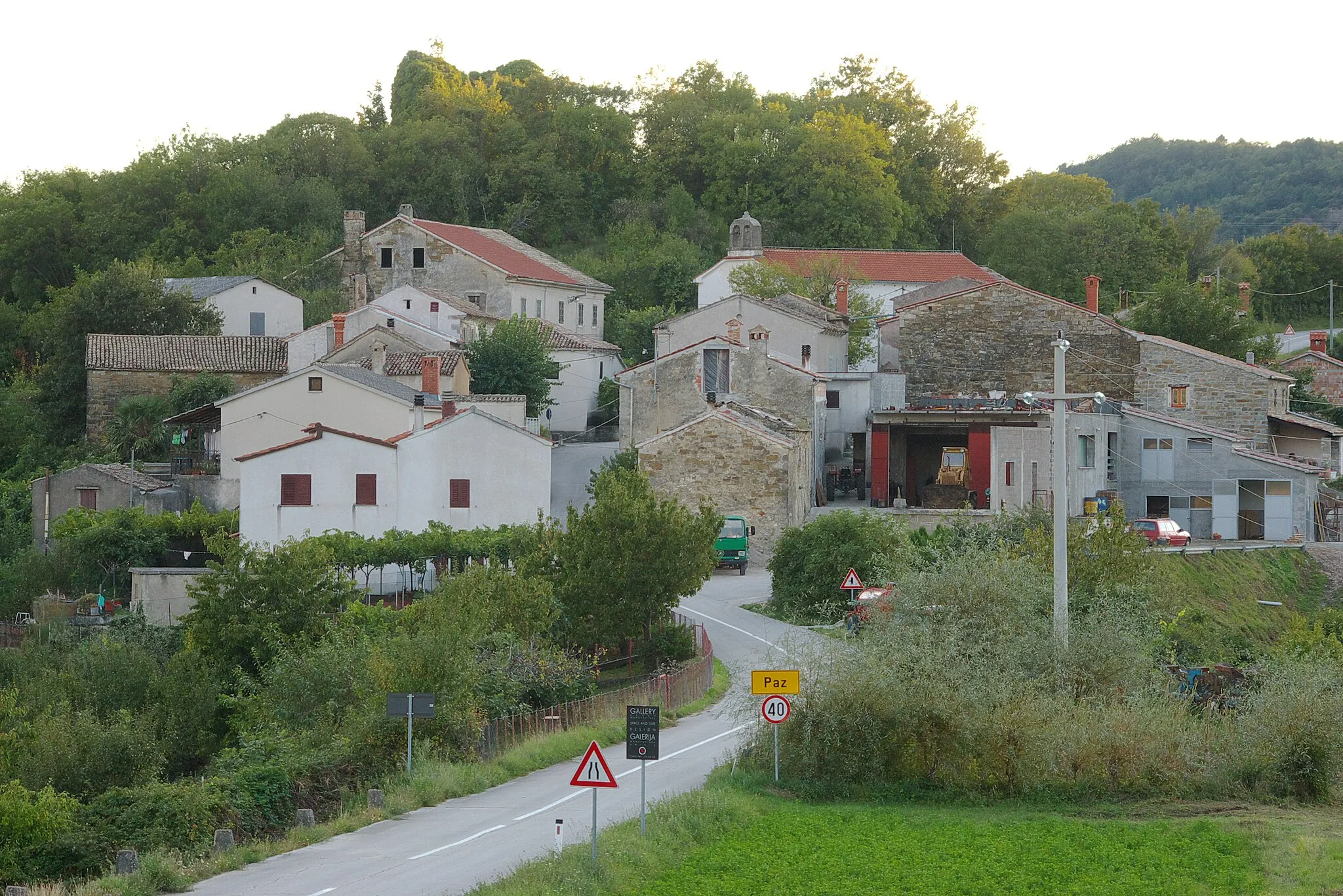 Photo showing: A panoramic view of Paz (the east face of the village)