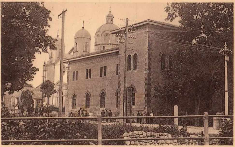 Photo showing: Bihac Orthodox Church and Medresa, ca. 1910