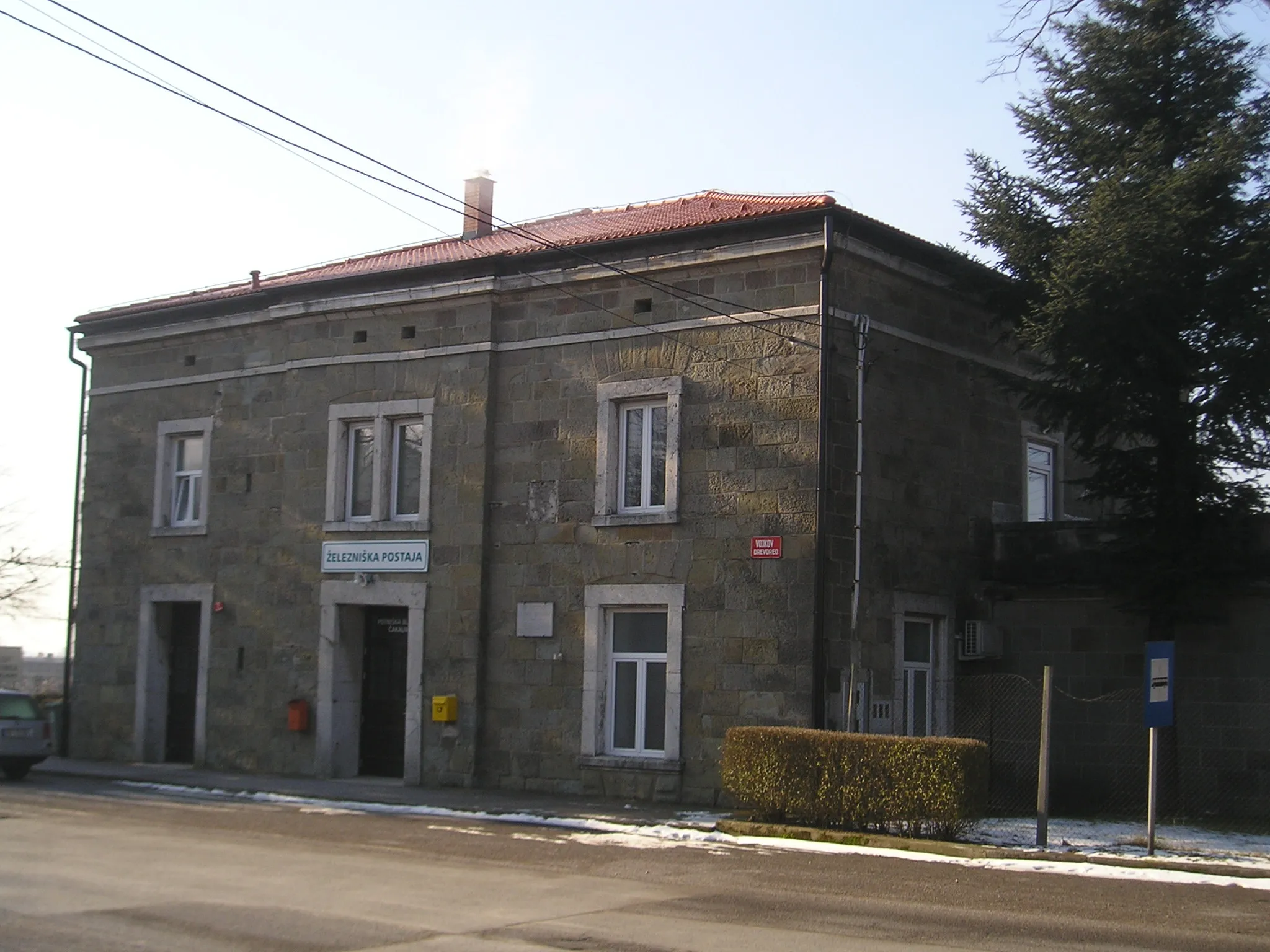 Photo showing: Train station in Ilirska bistrica, Slovenia - a view of the front side from Vojkov drevored