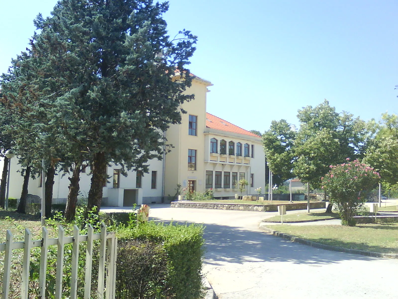 Photo showing: Gymnasium school in Ljubuški