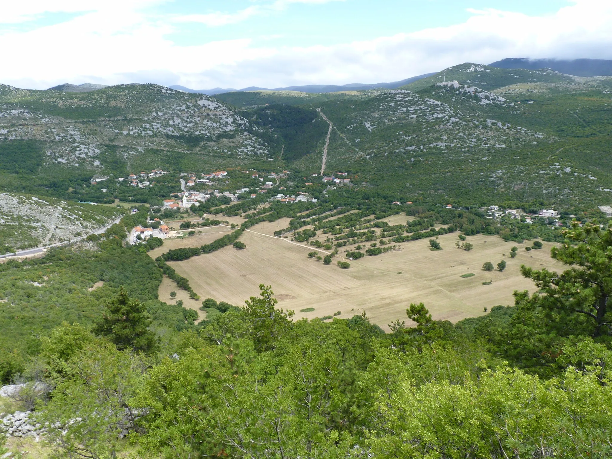 Photo showing: Ledenice from Ledenice Castle, Primorje-Gorski Kotar County, Cratia
