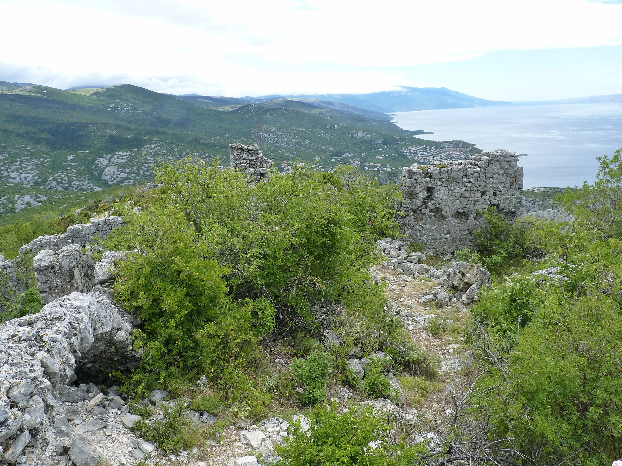 Photo showing: Ledenice Castle, Primorje-Gorski Kotar County, Croatia
