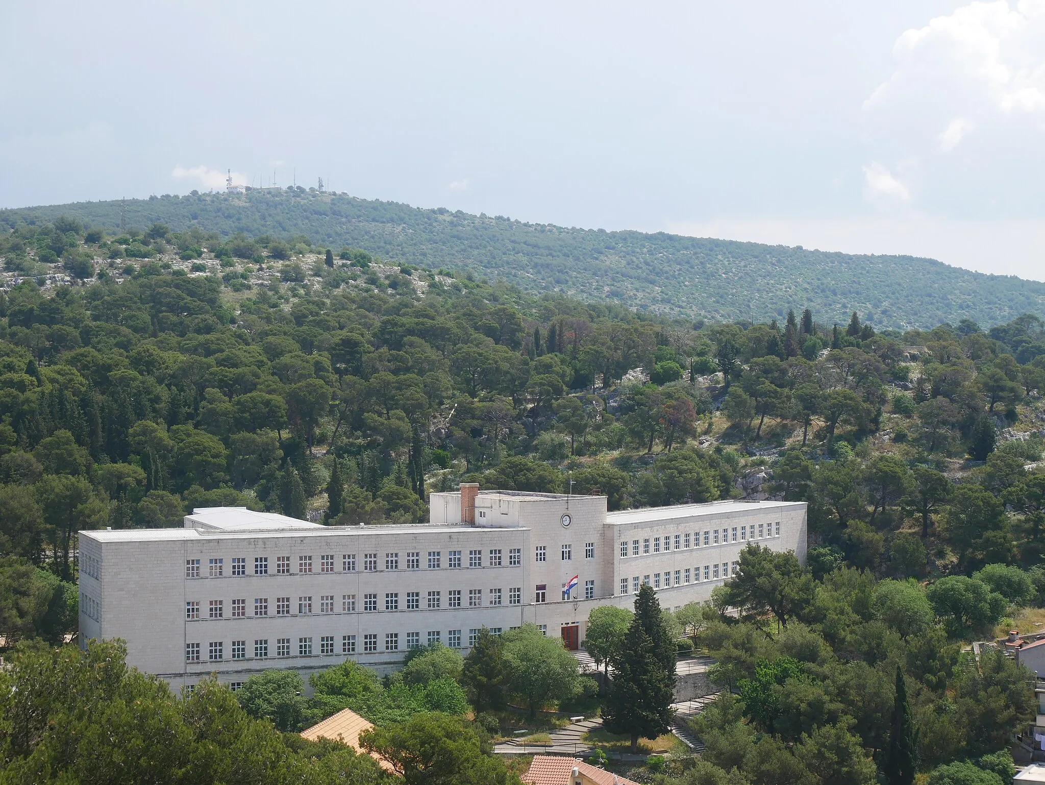 Photo showing: View of Antun Vrančić High School from Barone