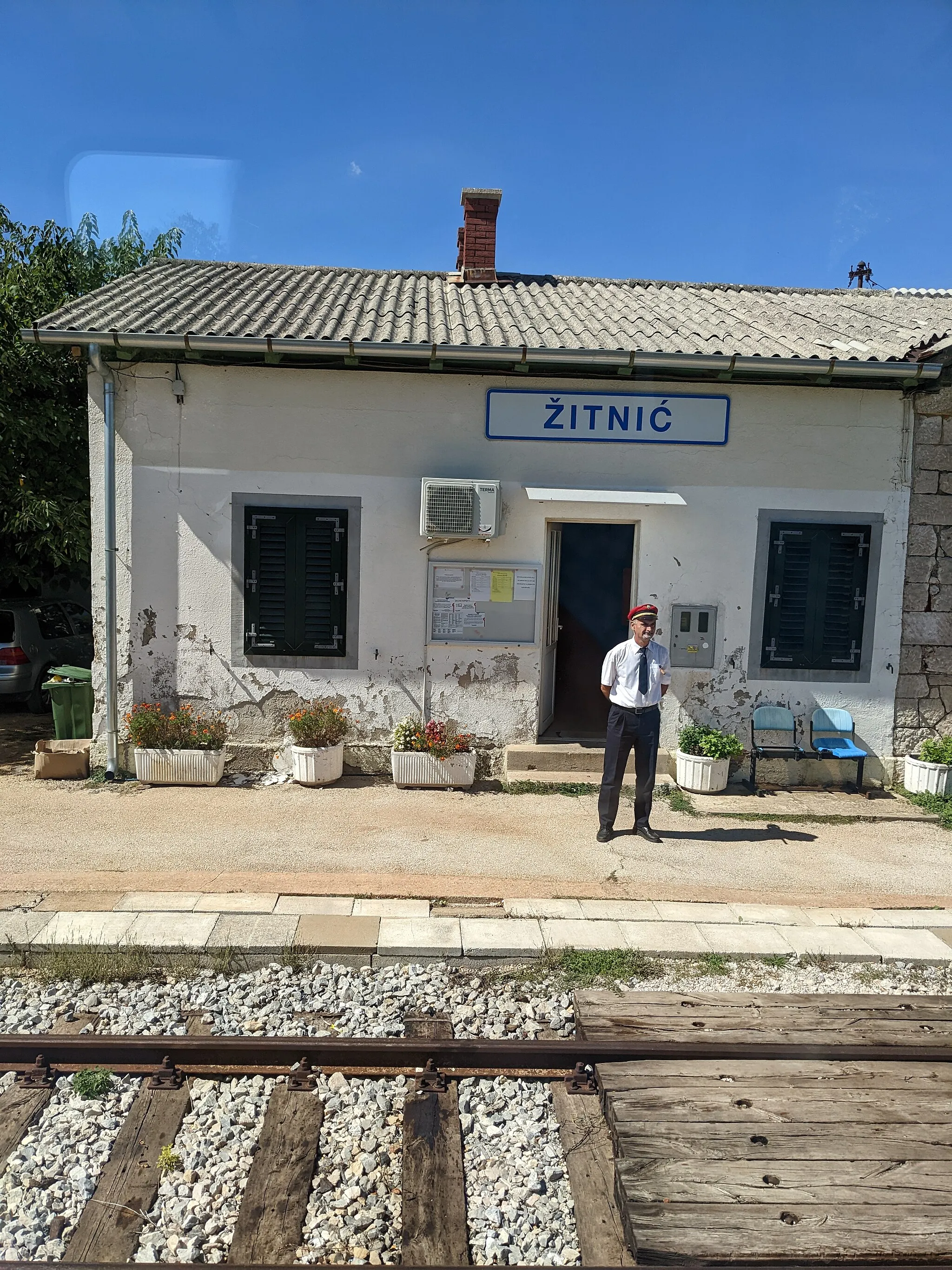 Photo showing: Zitnic station, between Zagreb and Split