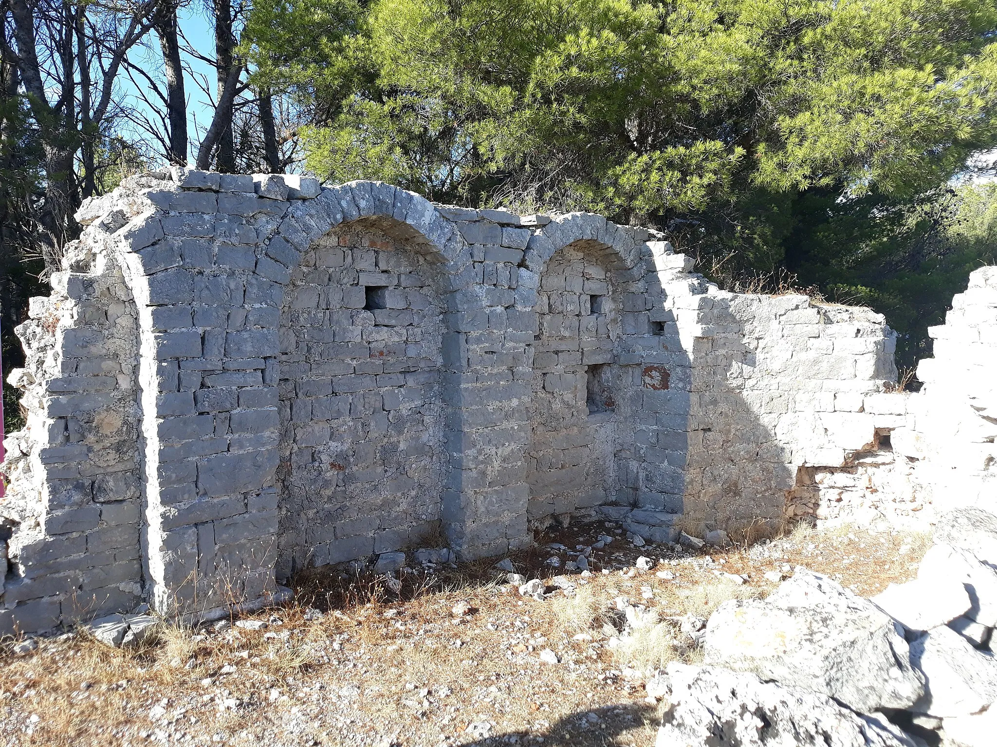 Photo showing: Ruins of st. Vitus church, Hum hill, Hvar island, Croatia