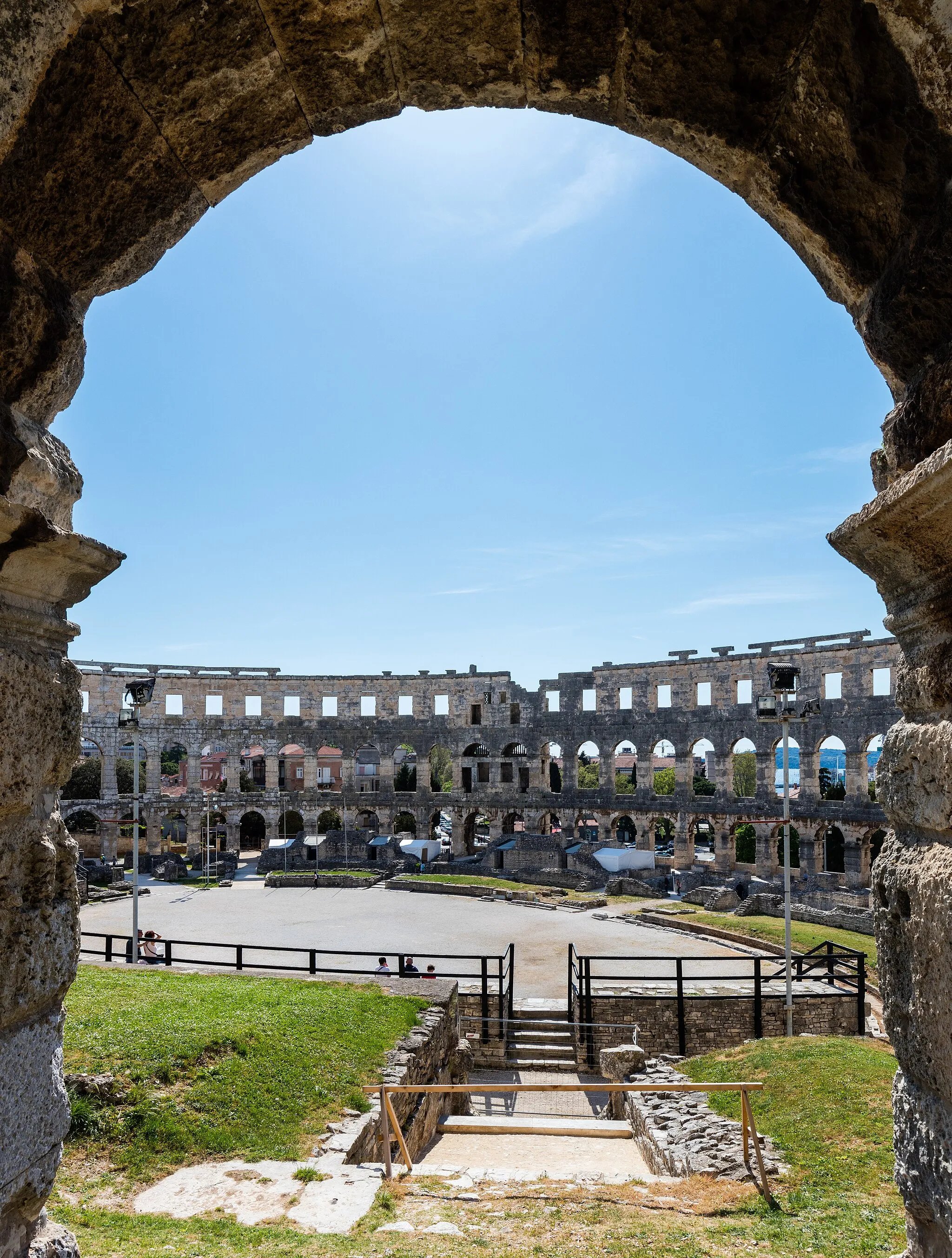 Photo showing: Pula amphitheatre, Croatia. This is a a photo of a cultural heritage in Croatia with ID: Z-863