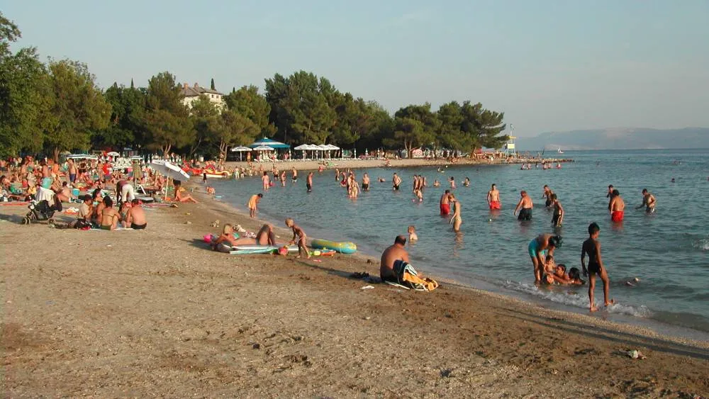 Photo showing: Beach of the city (Crni molo) Crikvenica, Croatia
