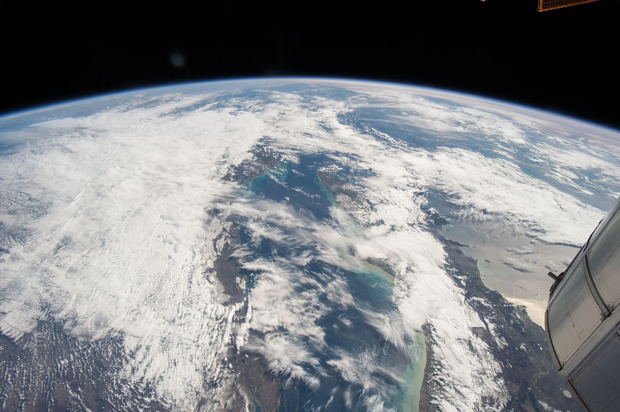 Photo showing: View of Earth taken during ISS Expedition 42.