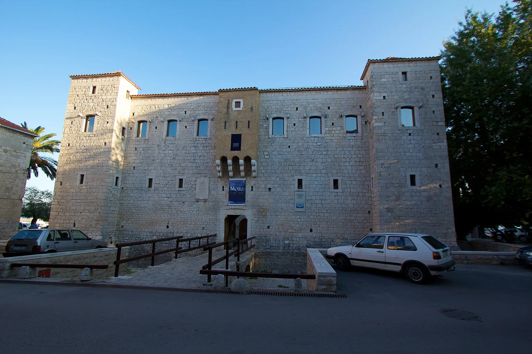 Photo showing: Castle in Kaštel Lukšić, Croatia.