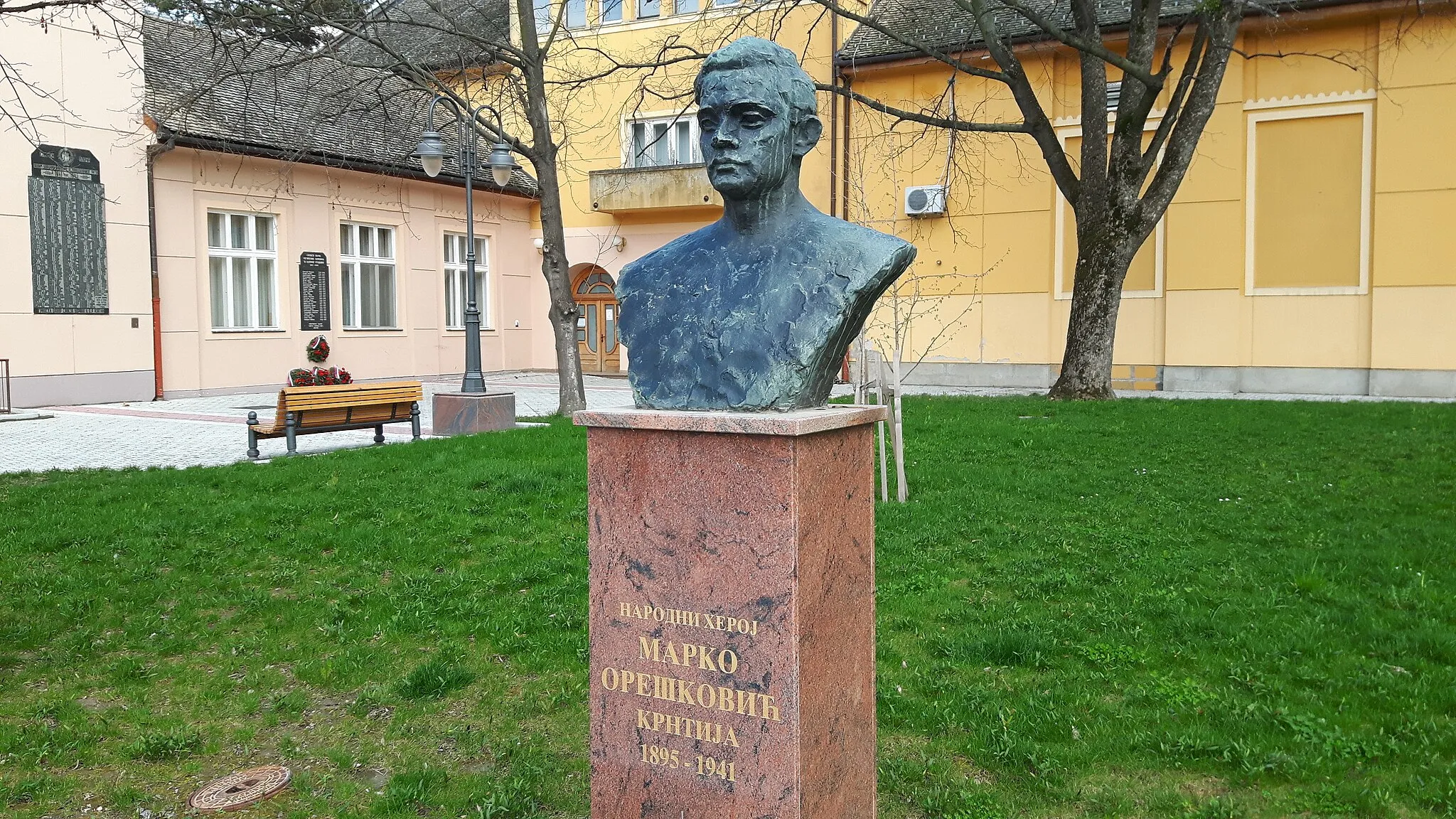 Photo showing: Bust of the People's hero of Yugoslavia and the International brigades volounteer in the Spanish civil war, Marko Orešković - Krntija (1895-1941), Apatin.