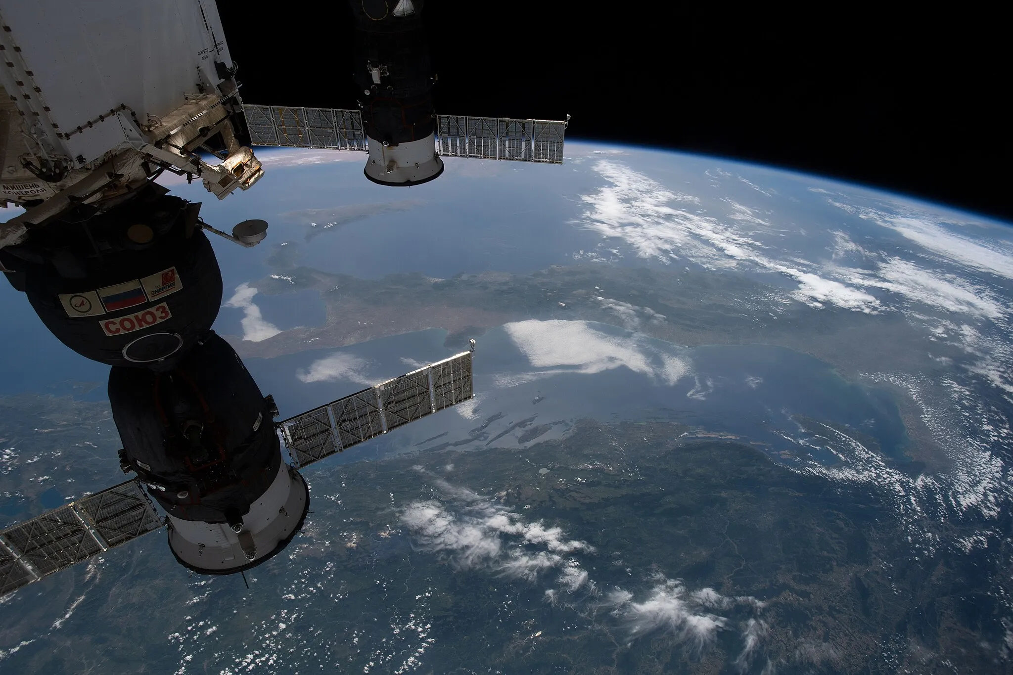 Photo showing: View of Earth taken during ISS Expedition 59.