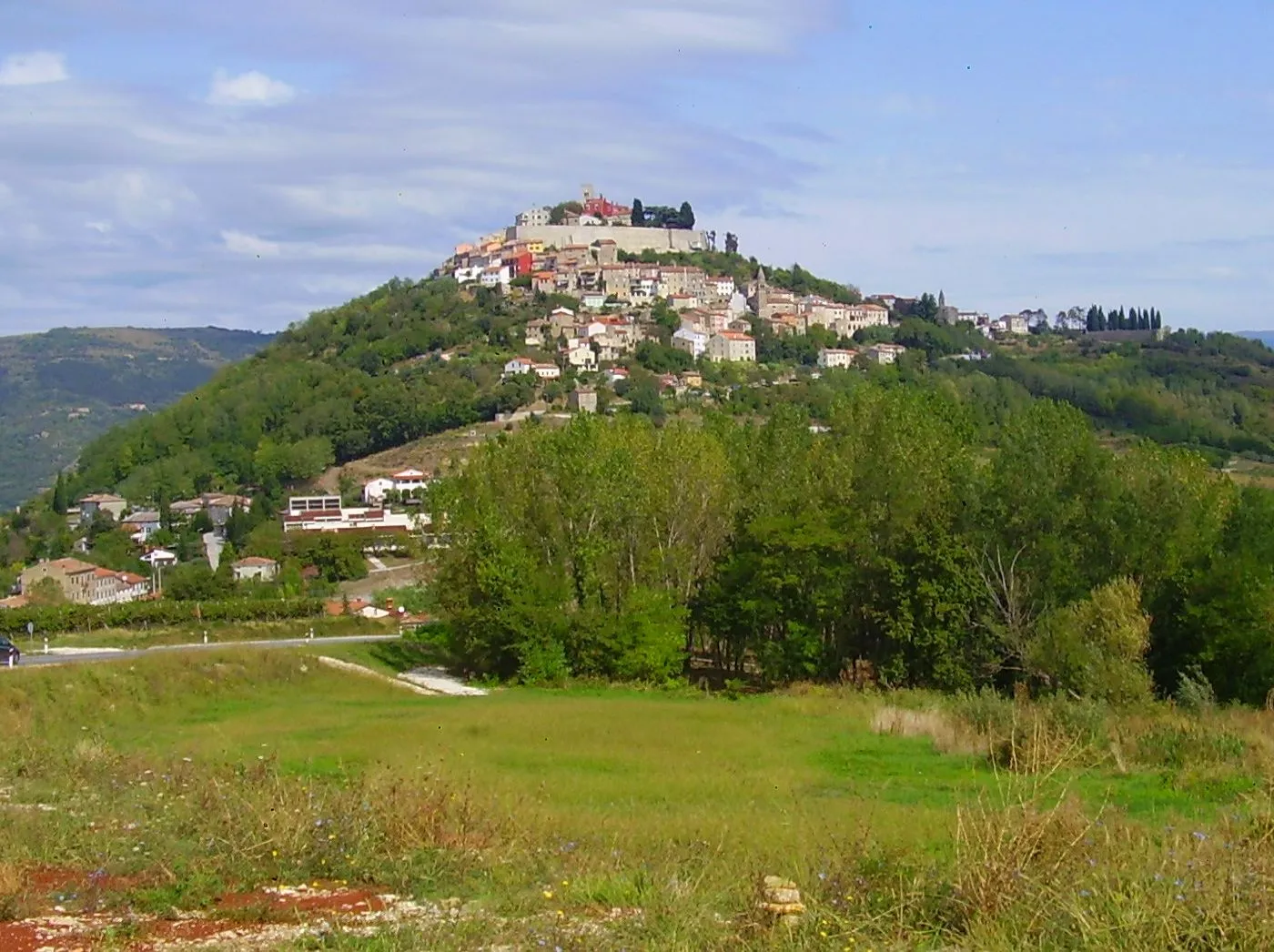 Photo showing: Brkač View to Motovun 2008