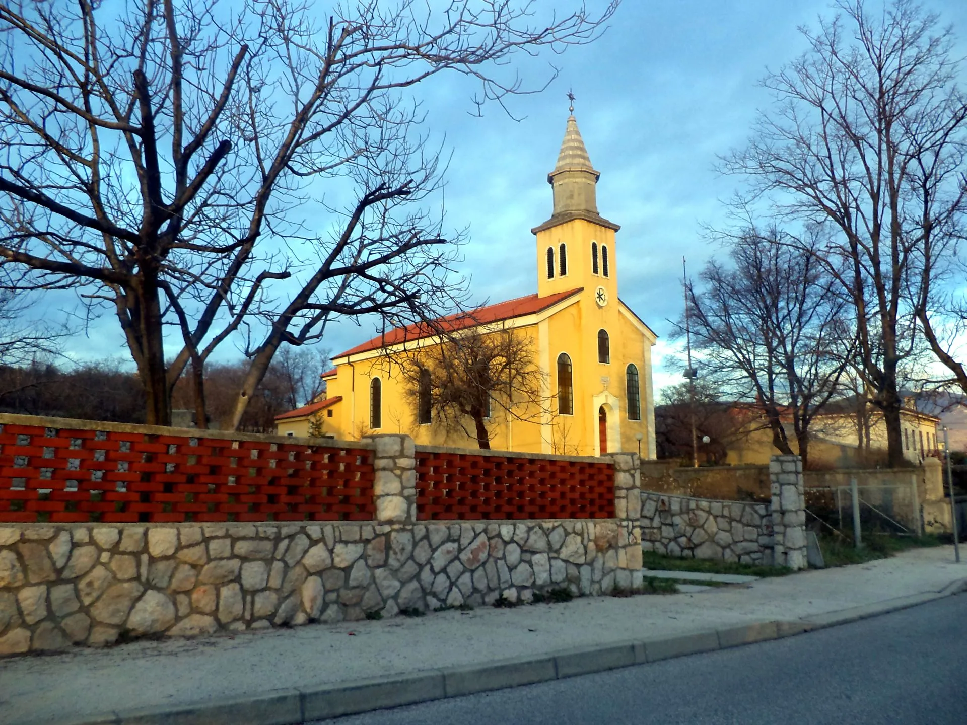 Photo showing: Church in Škrljevo