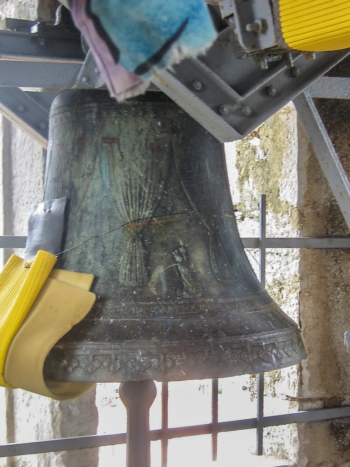 Photo showing: Glocke im Turm der Kirche Mariä Geburt in Labin, Kroatien.