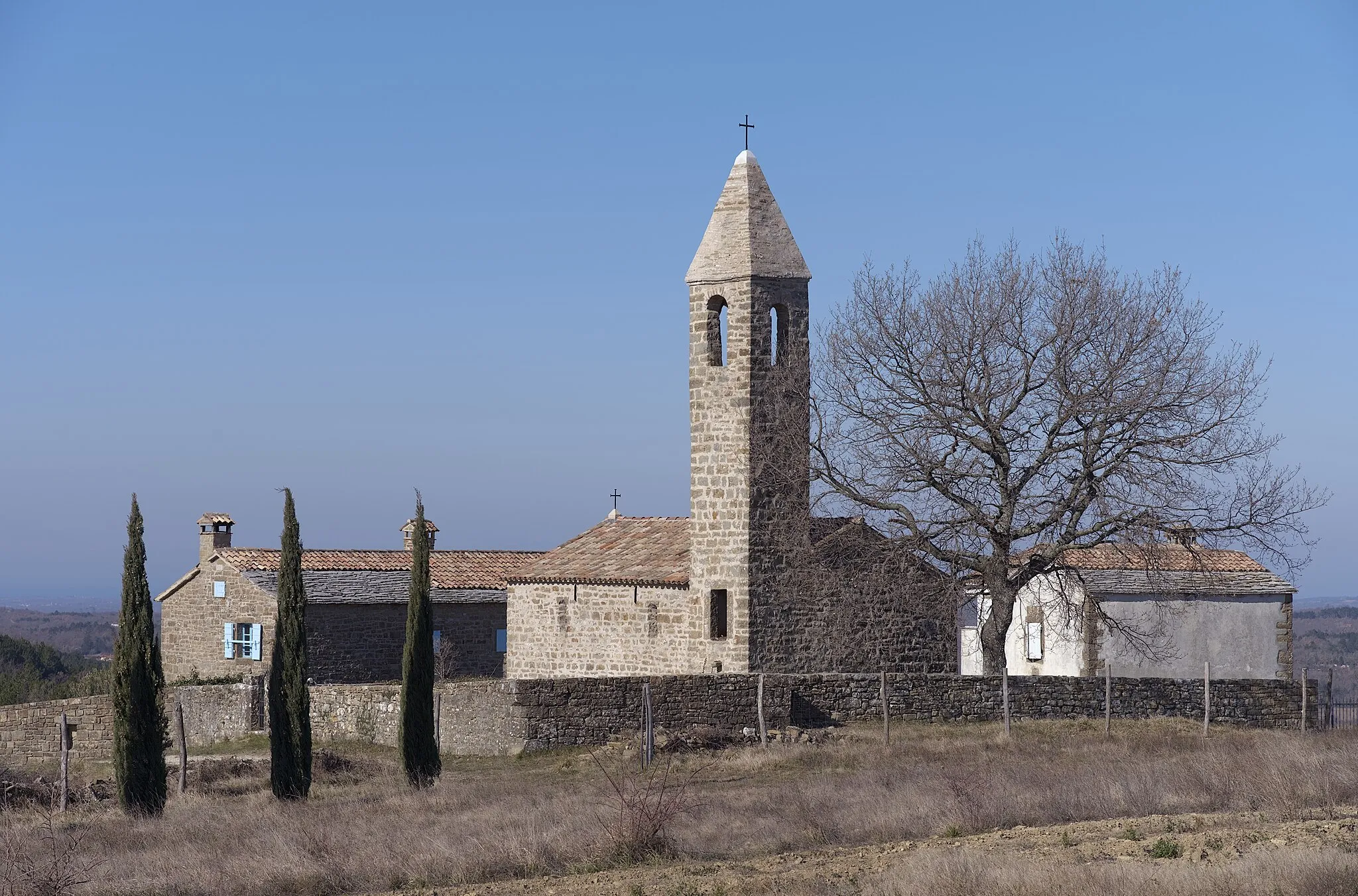 Photo showing: Saint George, a hamlet with a church in the settlement of Makovci in the municipality of Grožnjan, Istria County.
