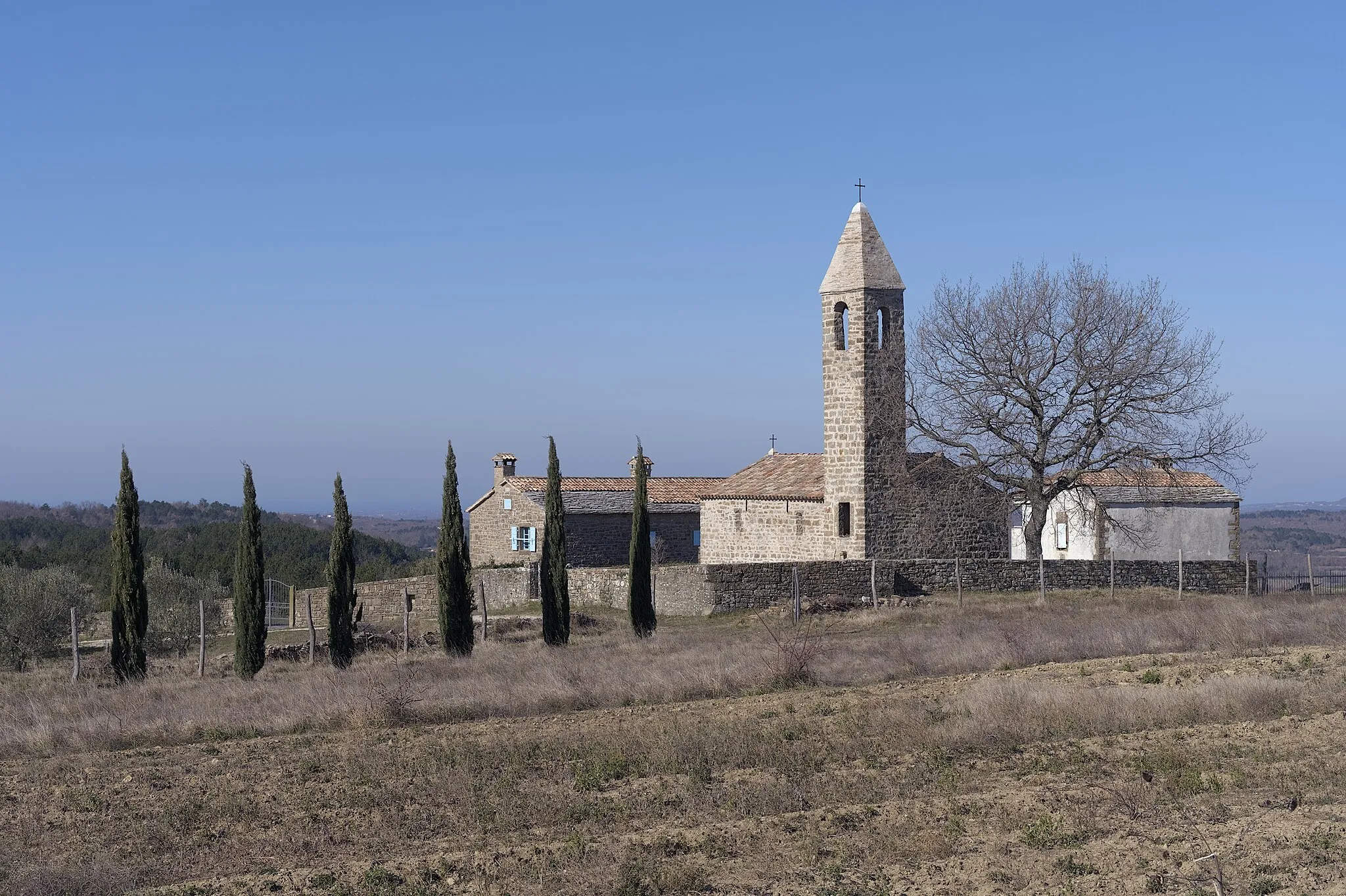 Photo showing: Saint George, a hamlet with a church in the settlement of Makovci in the municipality of Grožnjan, Istria County.
