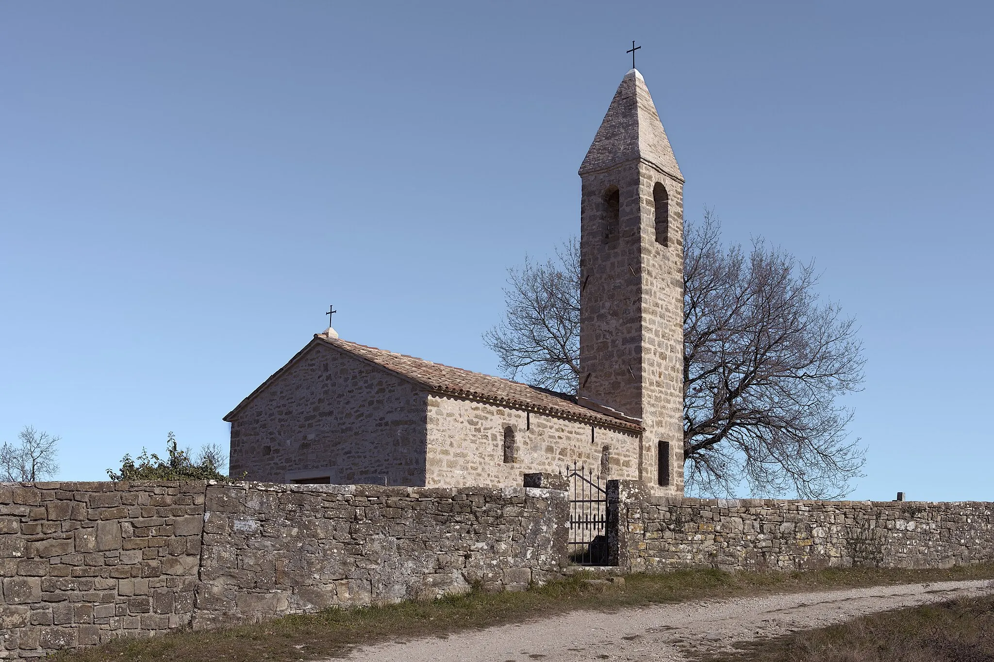 Photo showing: Saint George, a hamlet with a church in the settlement of Makovci in the municipality of Grožnjan, Istria County.