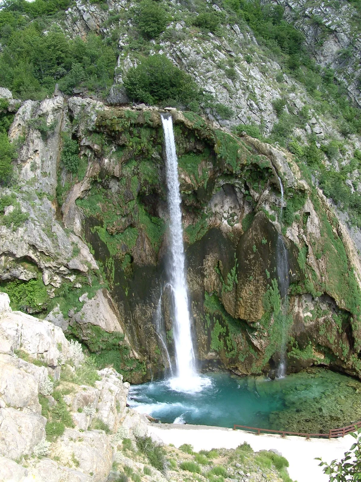 Photo showing: A waterfall on the Krčić creek near Knin, Croatia