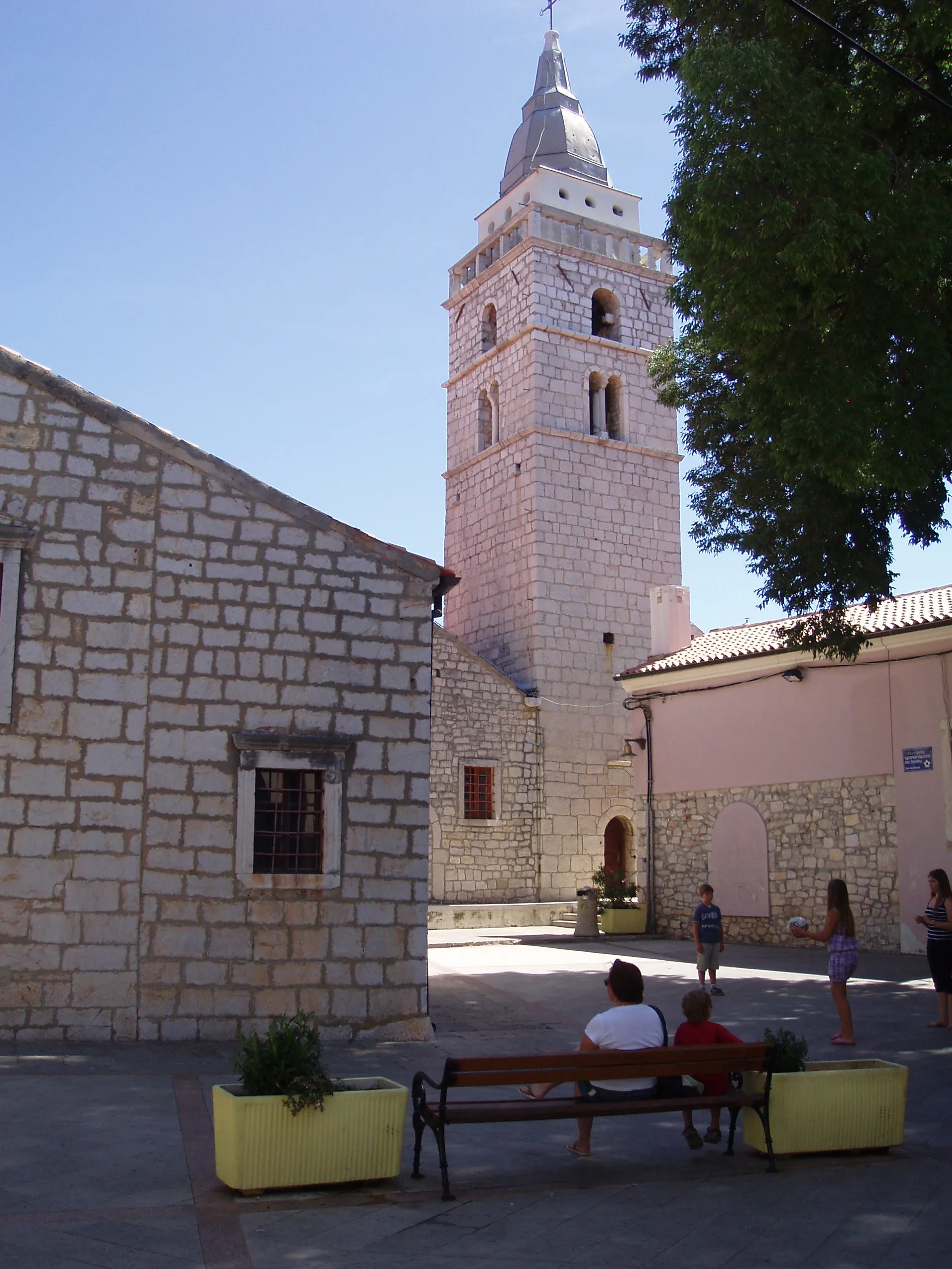 Photo showing: Omišalj - church