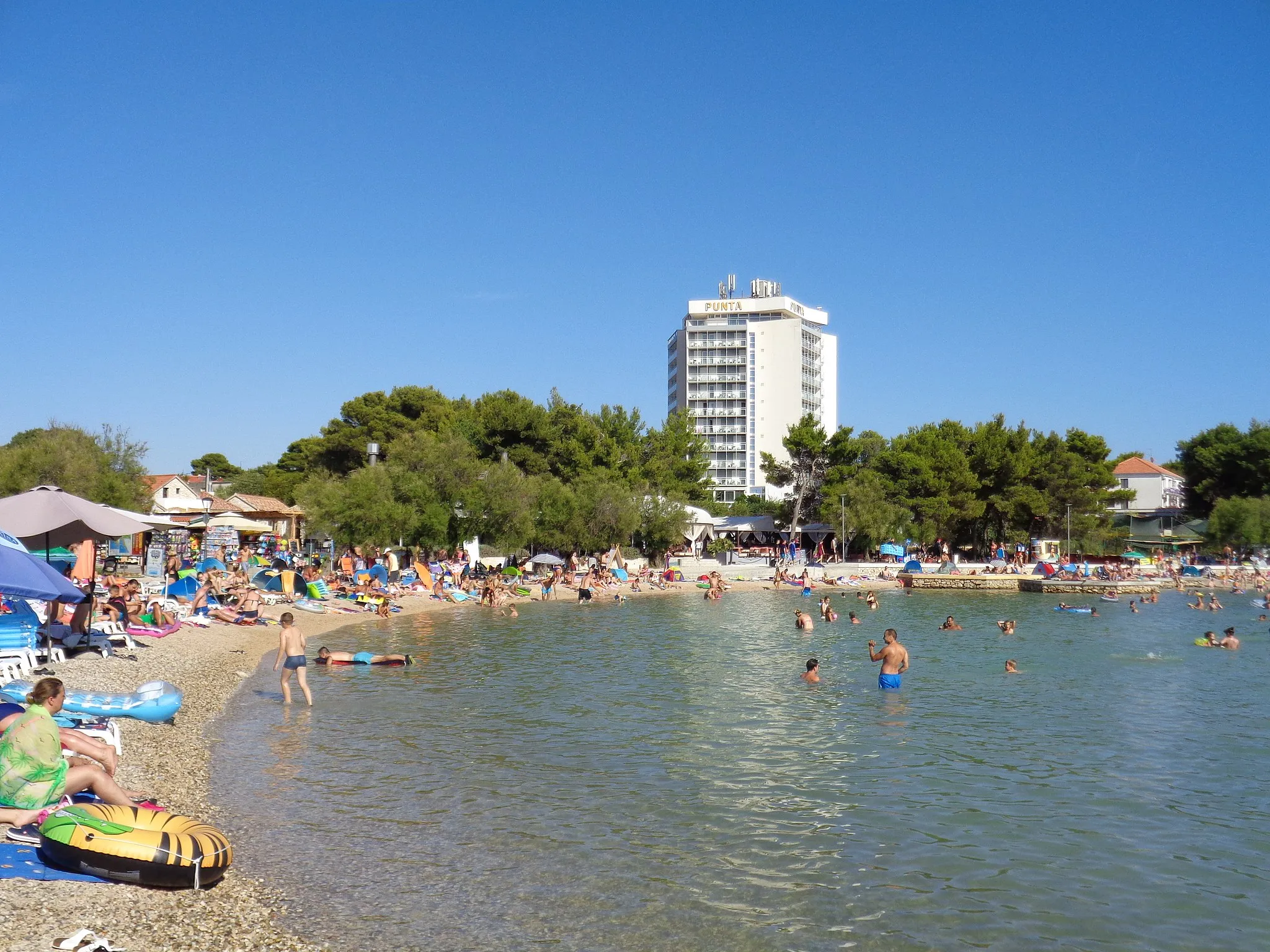 Photo showing: Vodice, Šibenik-Knin County, Croatia - blue beach at Punta Hotel